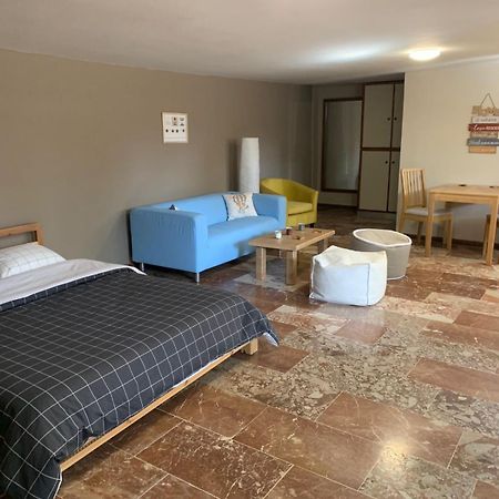 Zoes Place Apartment Артемида Екстериор снимка