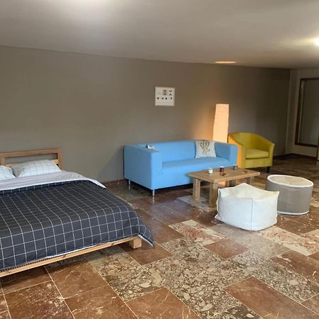 Zoes Place Apartment Артемида Екстериор снимка