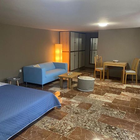 Zoes Place Apartment Артемида Екстериор снимка