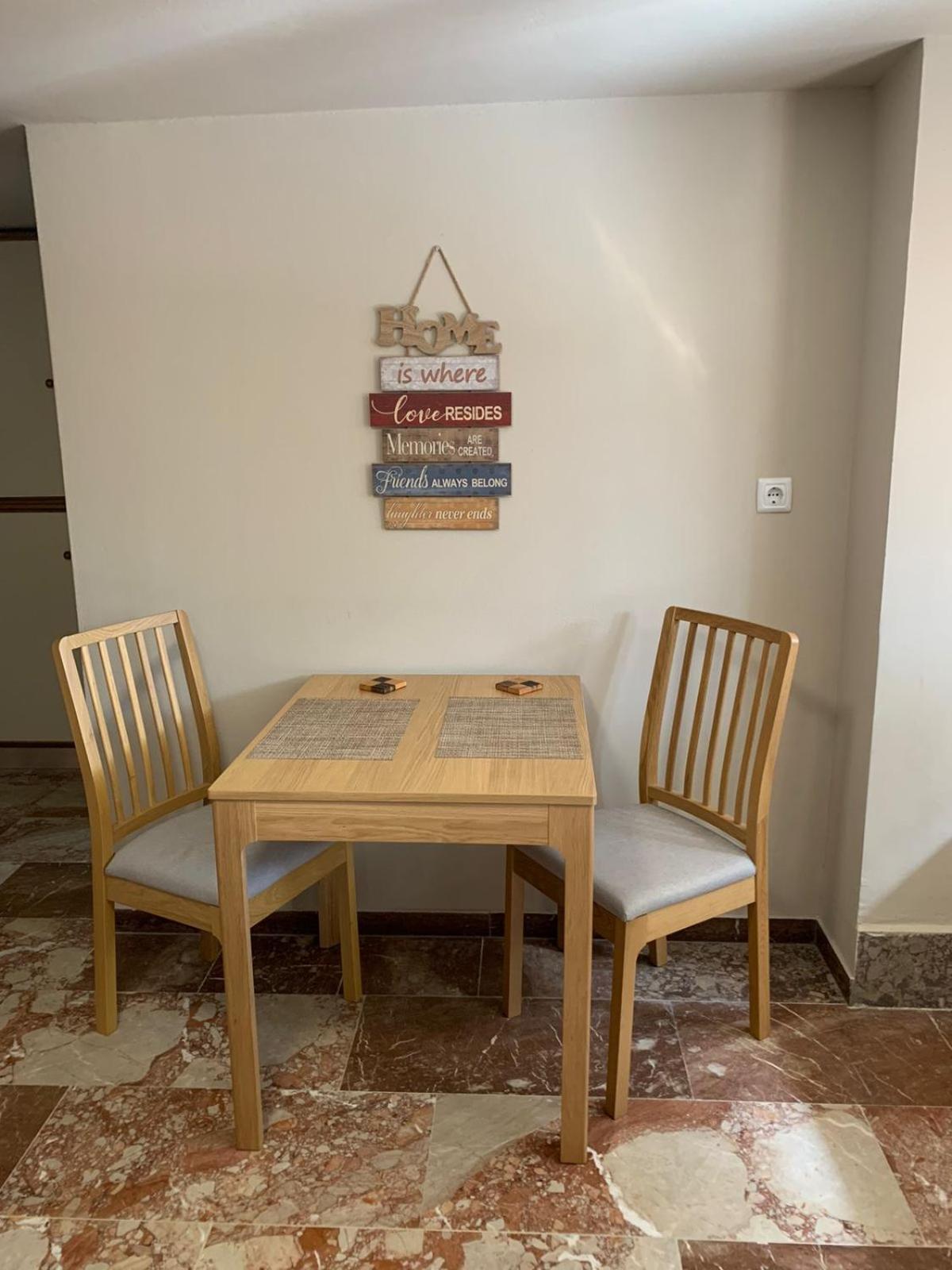 Zoes Place Apartment Артемида Екстериор снимка