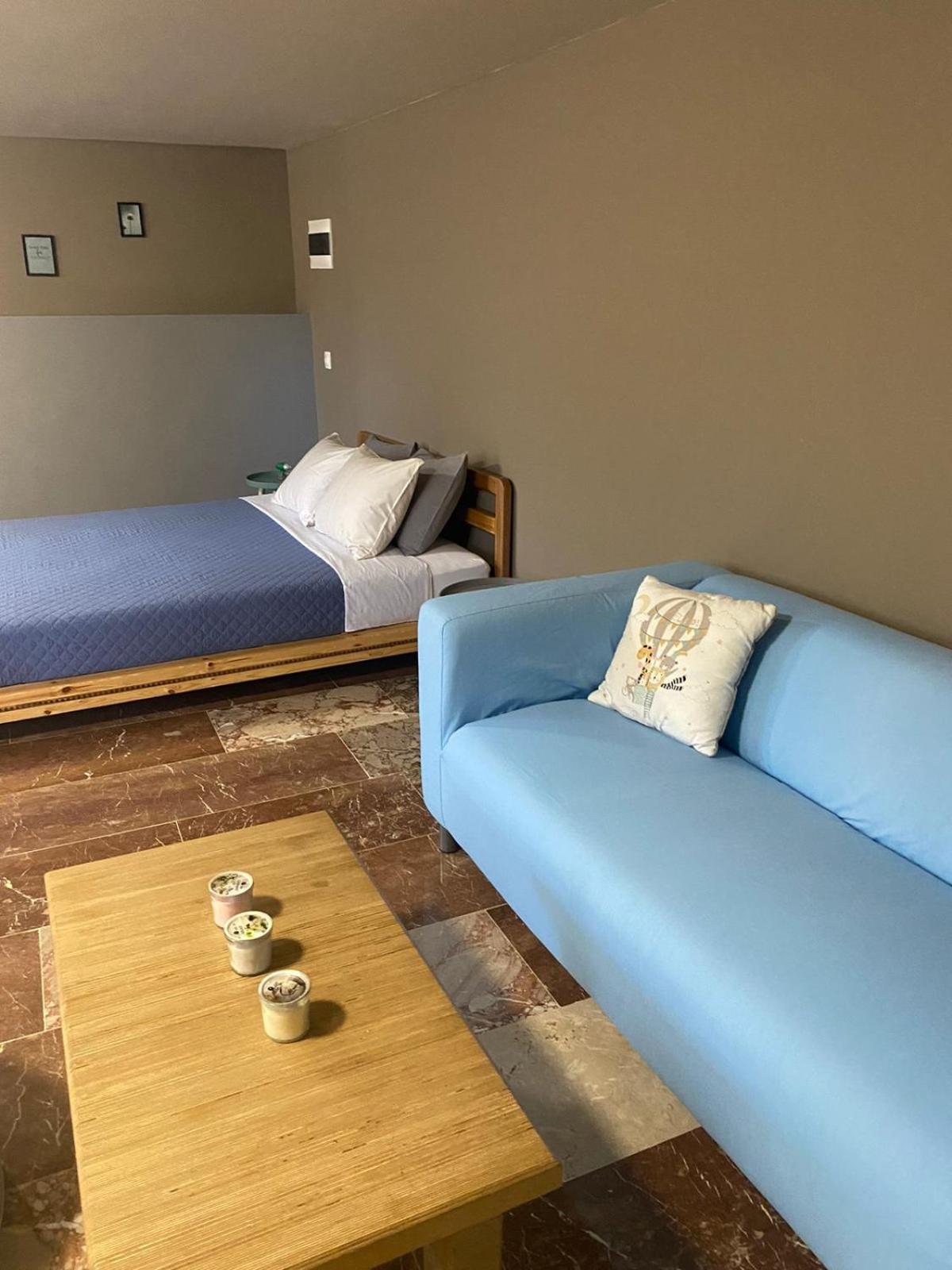 Zoes Place Apartment Артемида Екстериор снимка