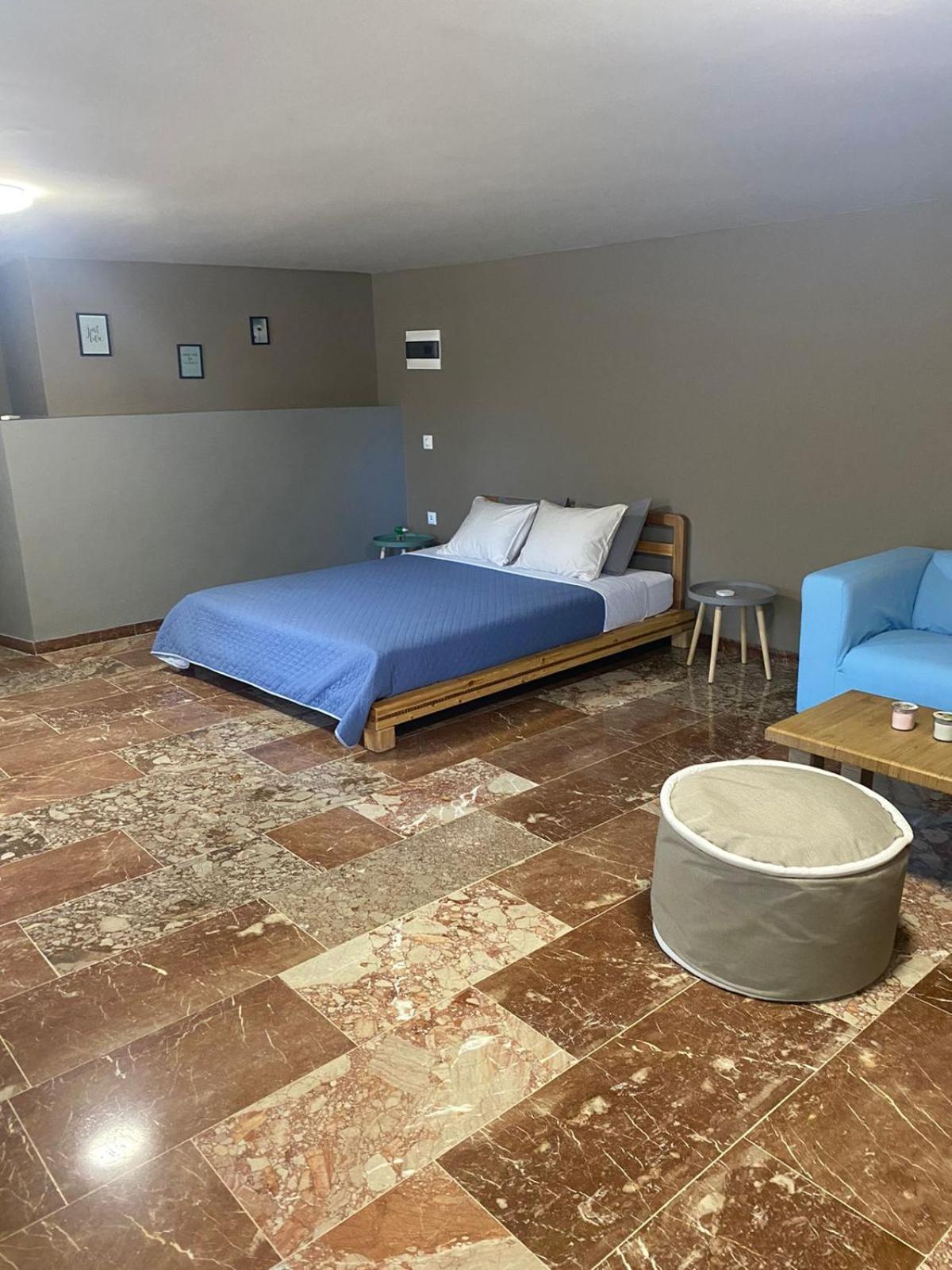 Zoes Place Apartment Артемида Екстериор снимка