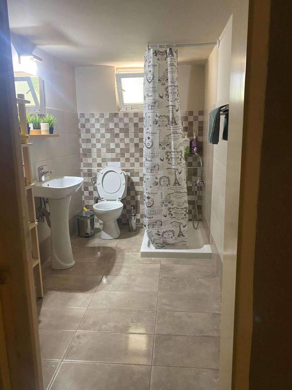 Zoes Place Apartment Артемида Екстериор снимка