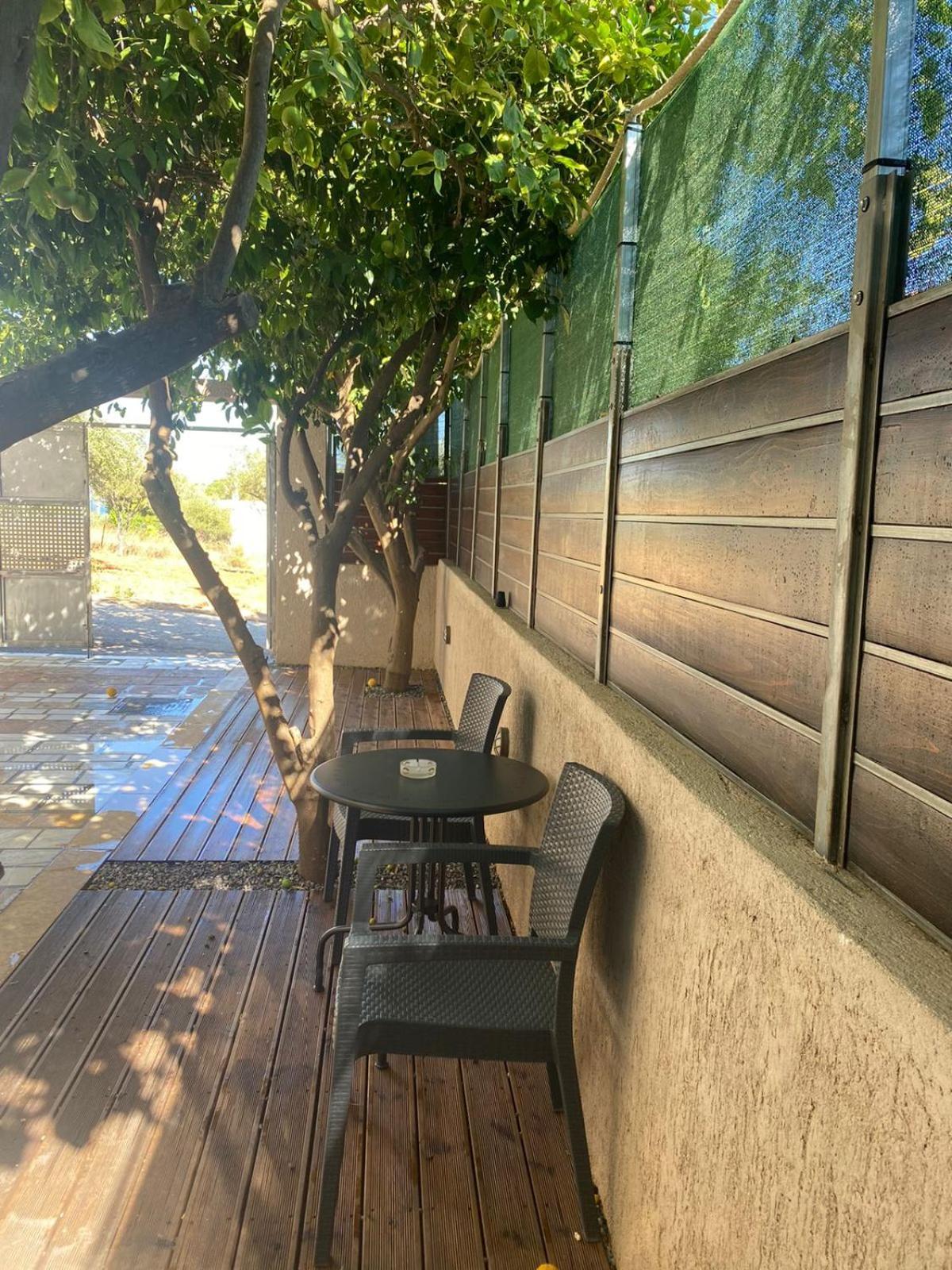 Zoes Place Apartment Артемида Екстериор снимка