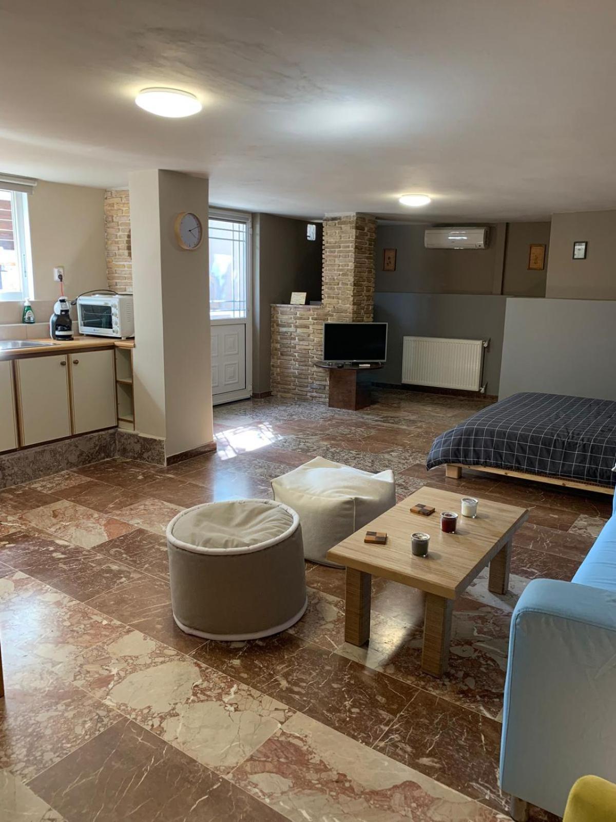 Zoes Place Apartment Артемида Екстериор снимка