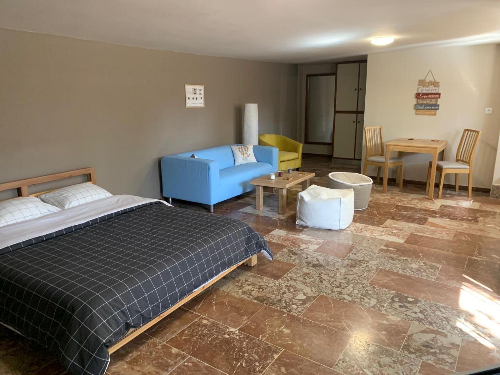 Zoes Place Apartment Артемида Екстериор снимка