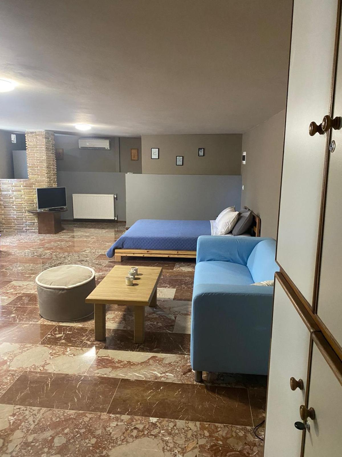Zoes Place Apartment Артемида Екстериор снимка