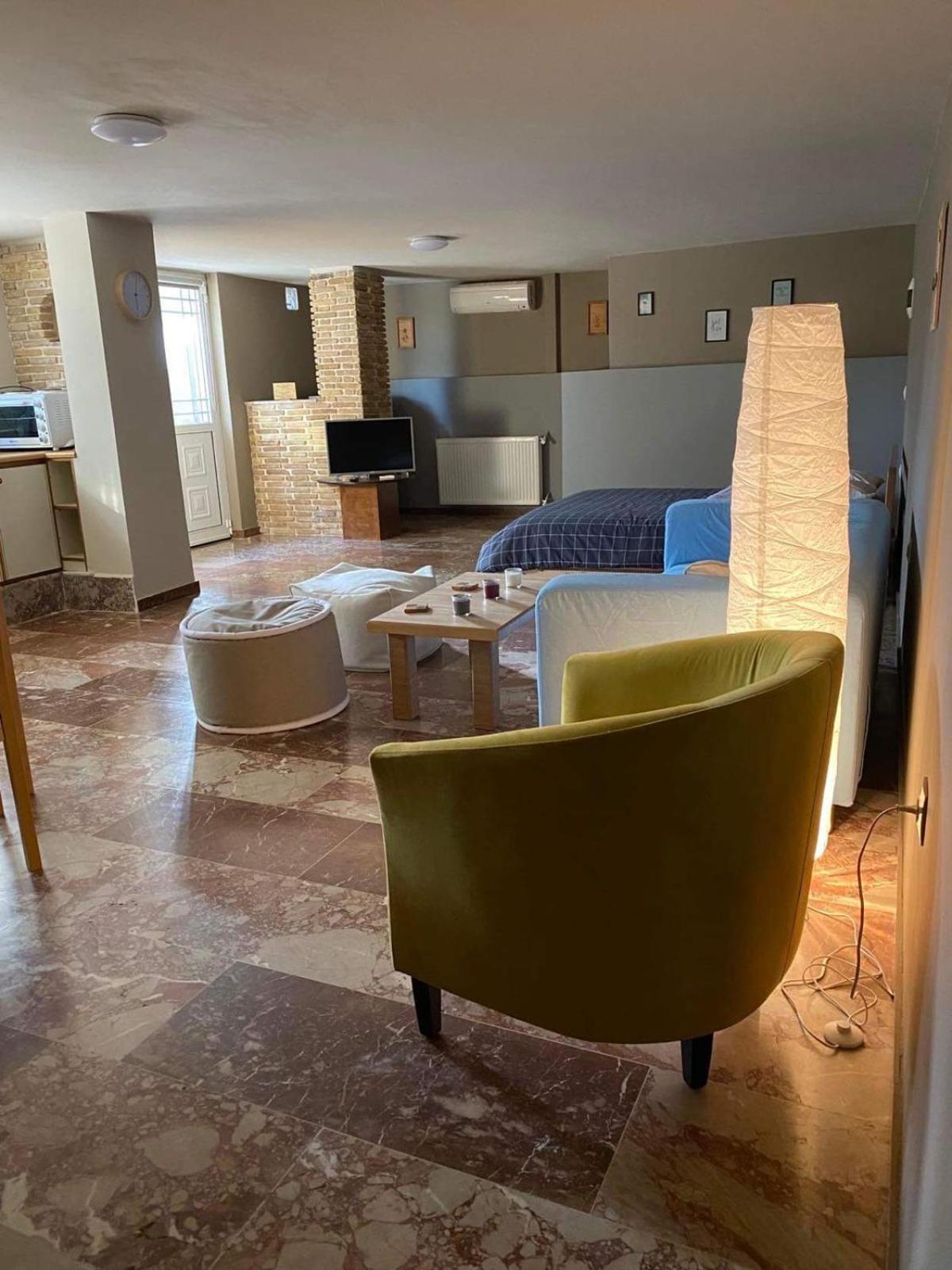 Zoes Place Apartment Артемида Екстериор снимка