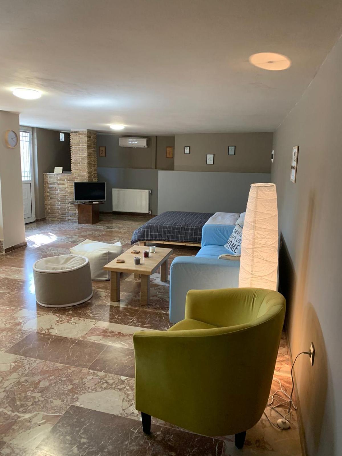 Zoes Place Apartment Артемида Екстериор снимка