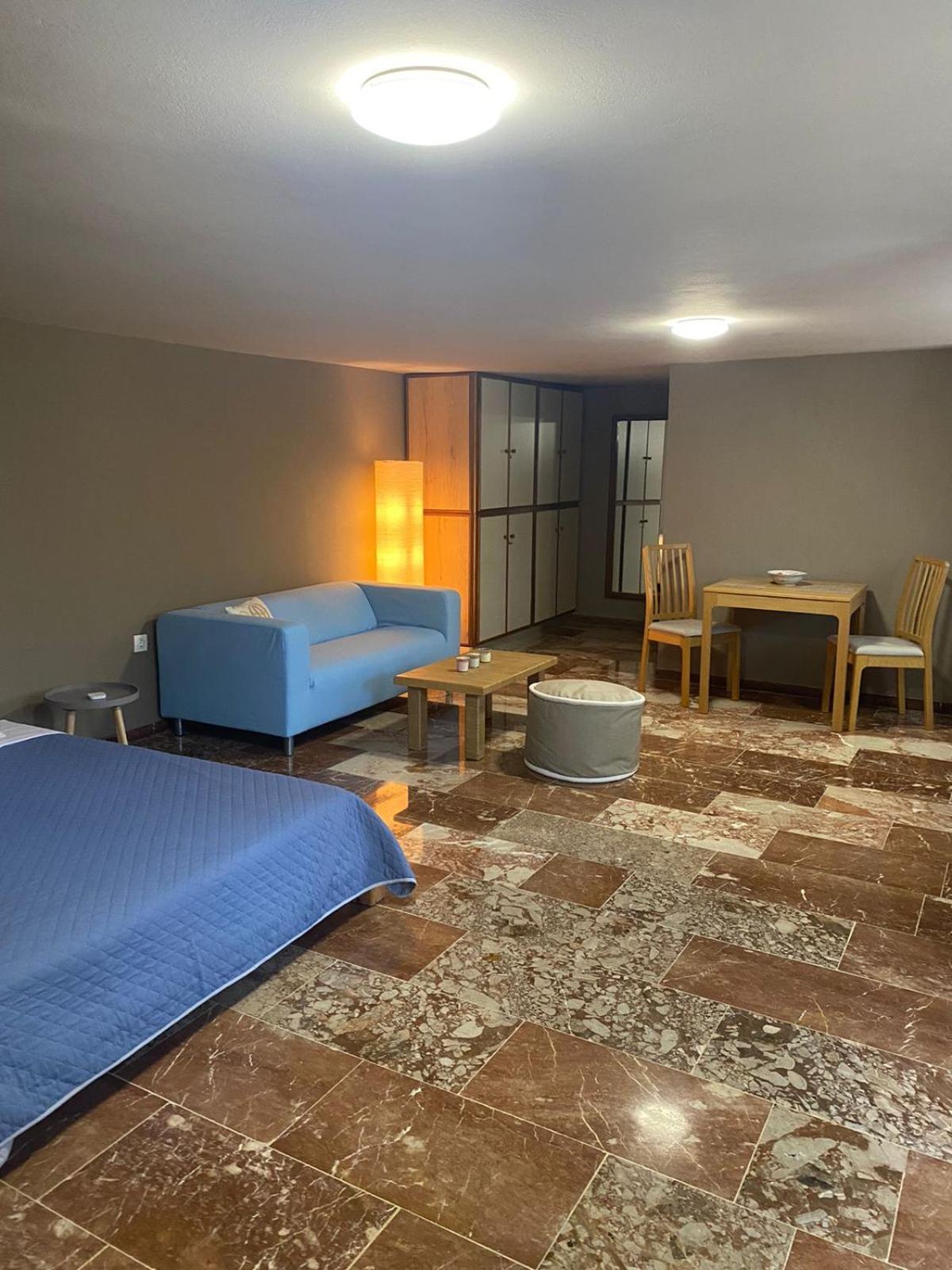 Zoes Place Apartment Артемида Екстериор снимка