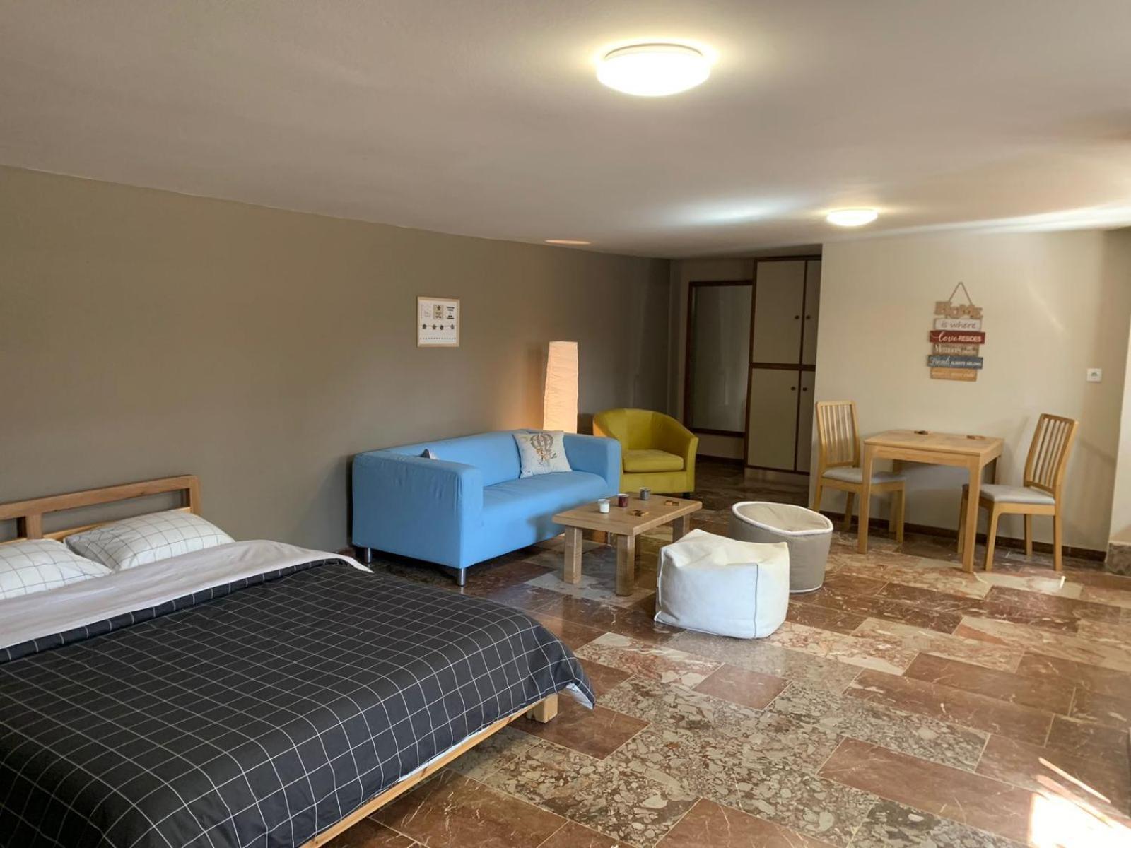 Zoes Place Apartment Артемида Екстериор снимка