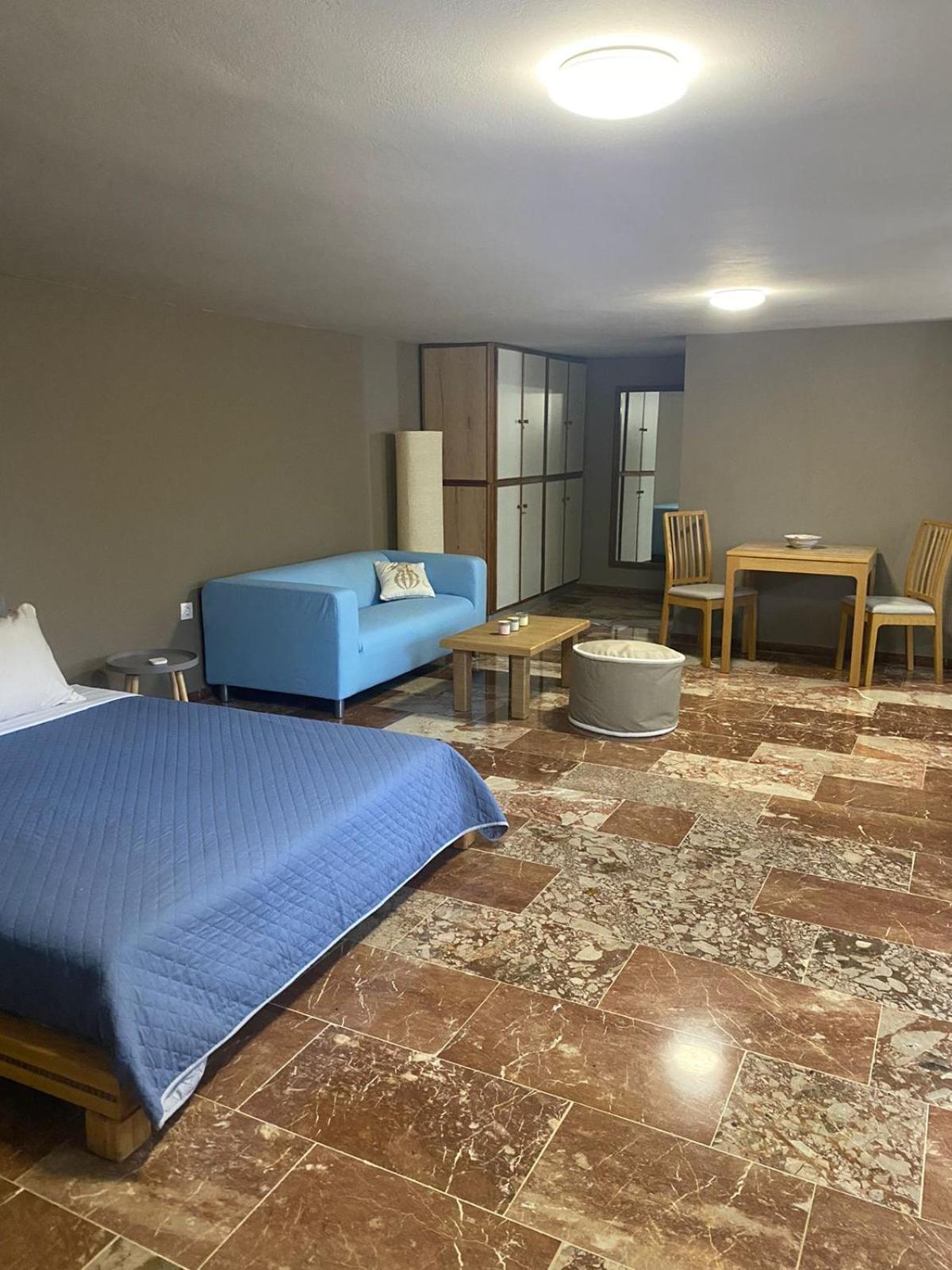 Zoes Place Apartment Артемида Екстериор снимка