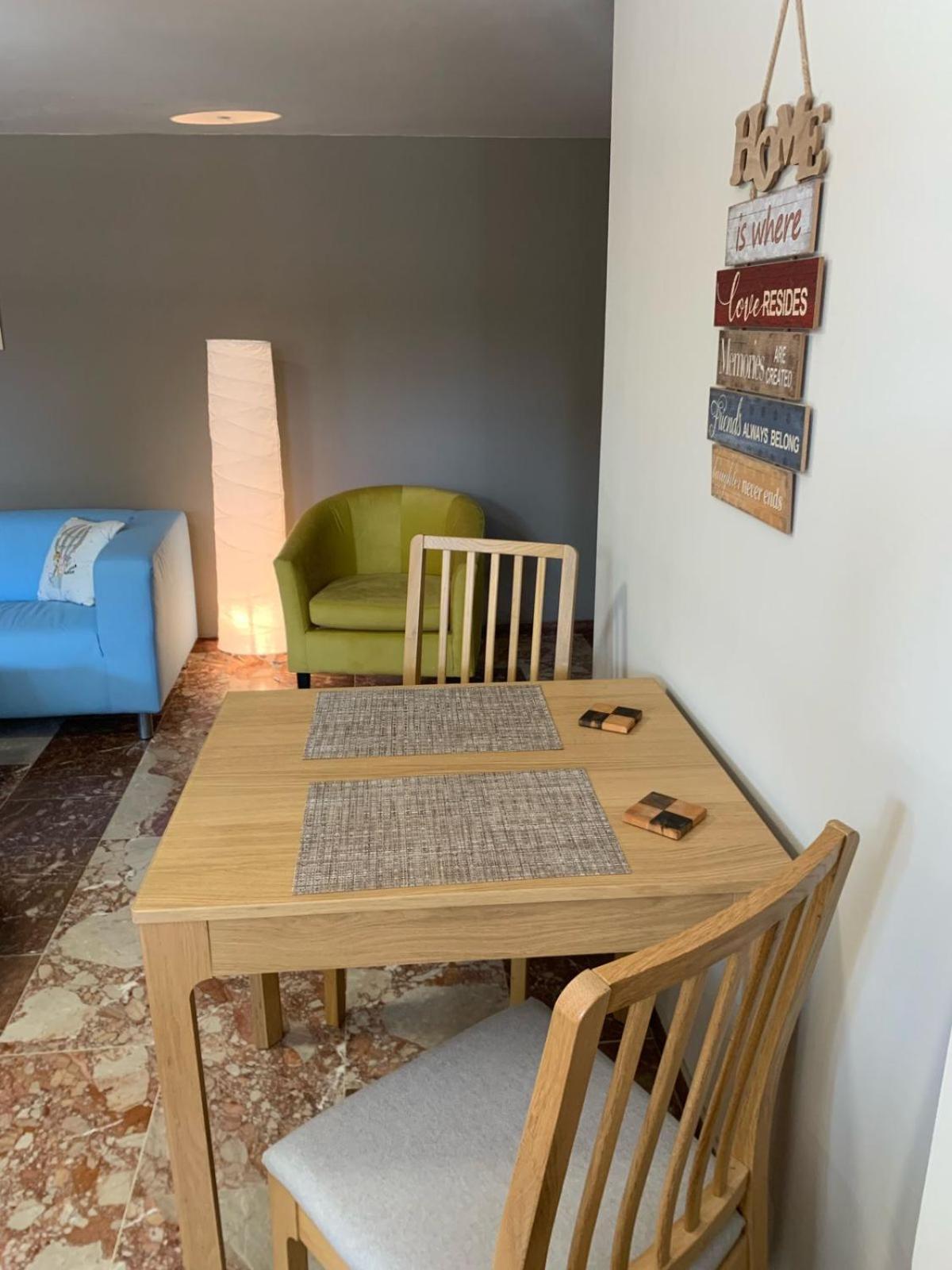 Zoes Place Apartment Артемида Екстериор снимка