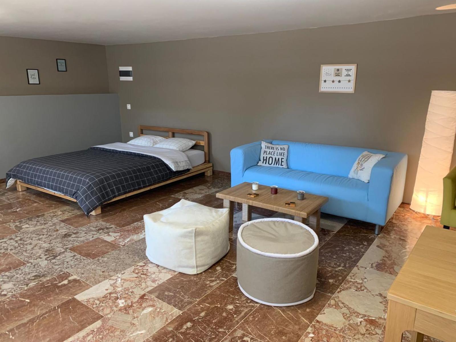 Zoes Place Apartment Артемида Екстериор снимка