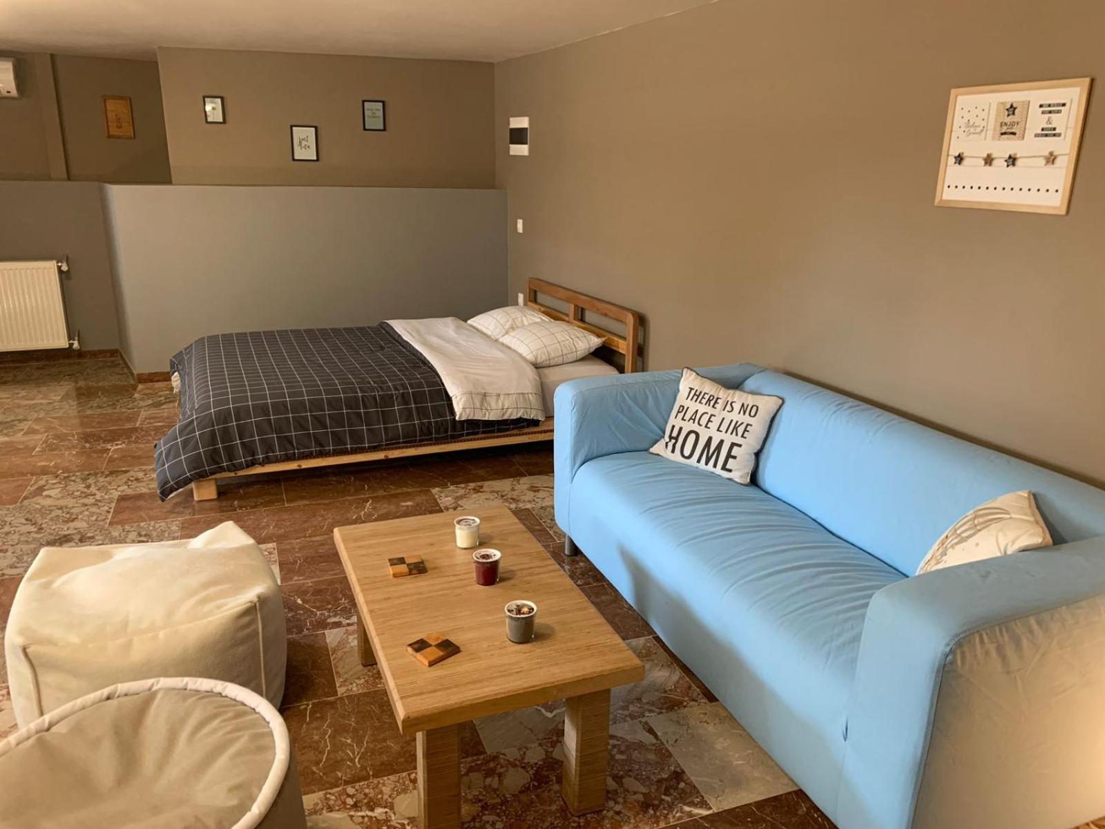 Zoes Place Apartment Артемида Екстериор снимка