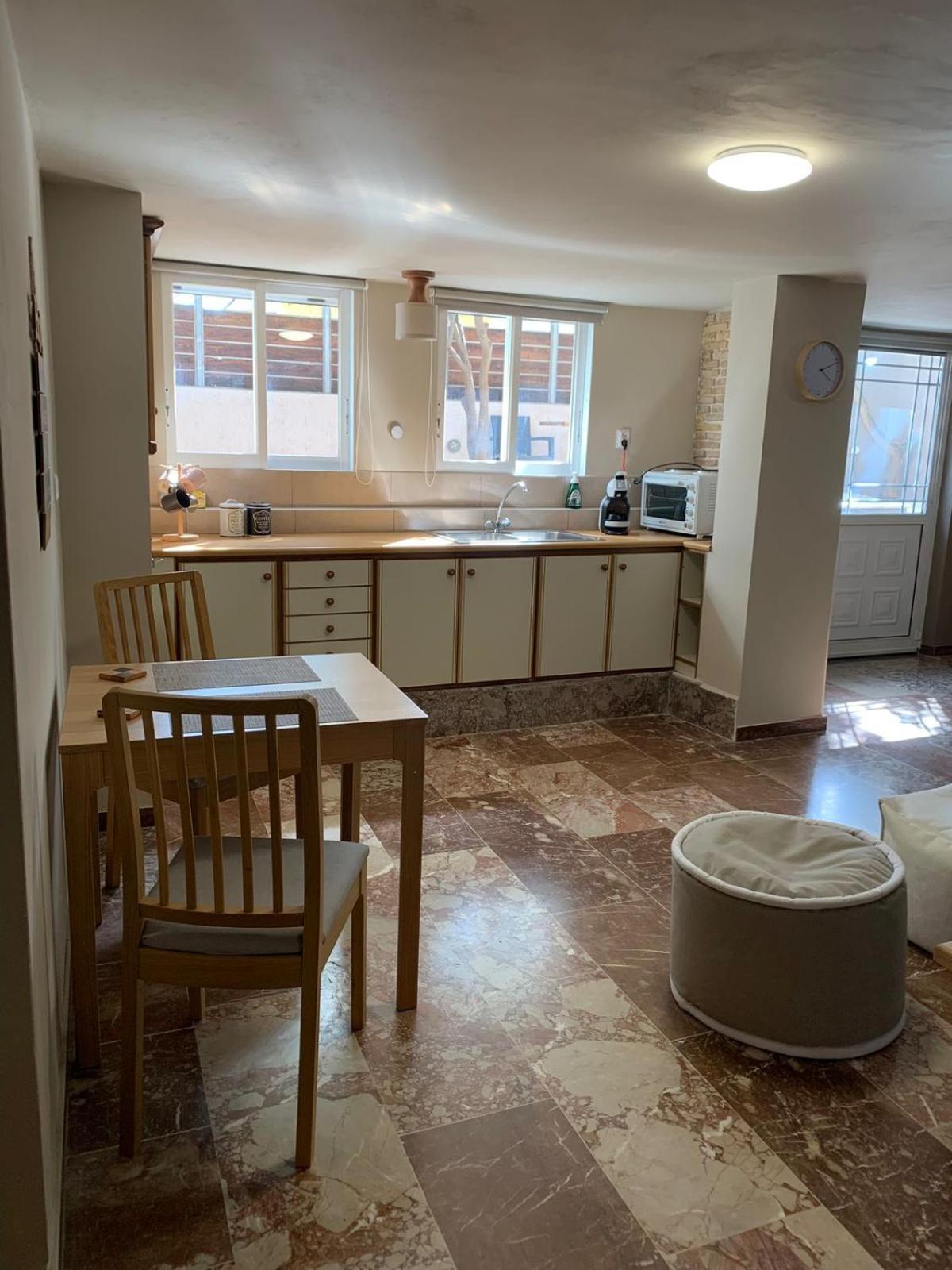 Zoes Place Apartment Артемида Екстериор снимка