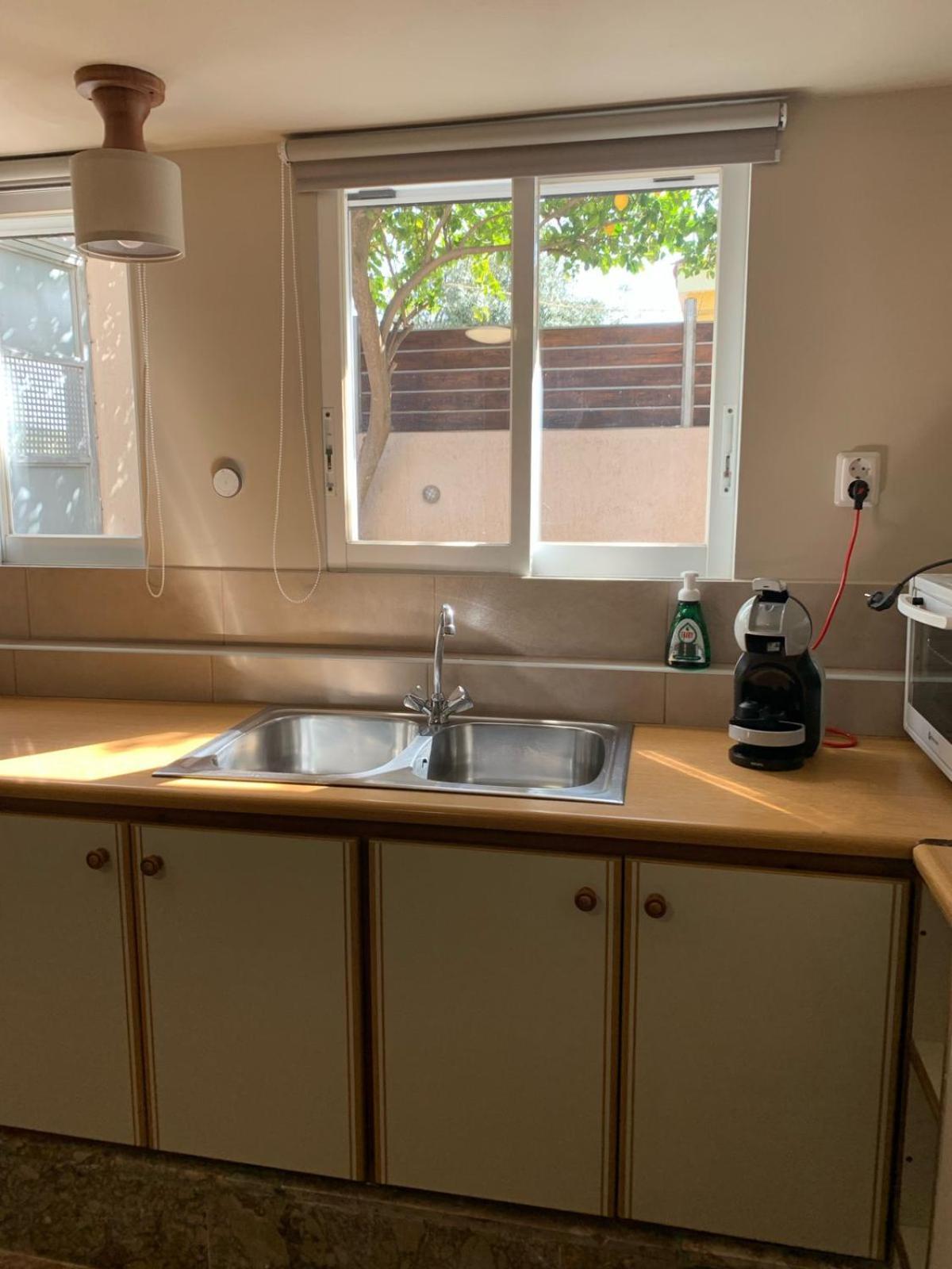 Zoes Place Apartment Артемида Екстериор снимка